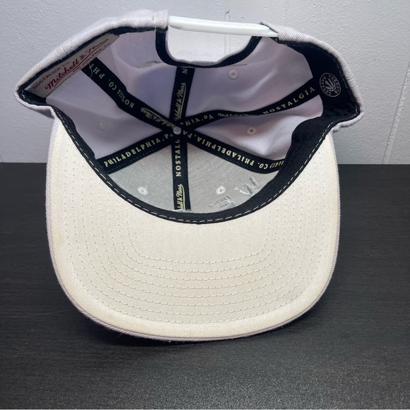 Mitchell & Ness NBA We The North, Toronto Raptors White Snapback Hat. - Picture 5 of 7